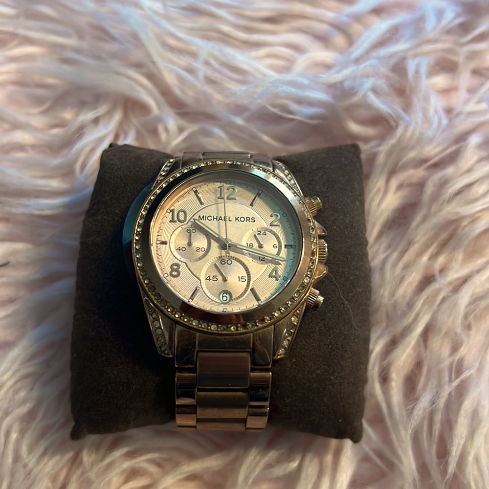 Michael Kors Watch. ROSE GOLD - Picture 3 of 3